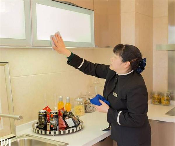 保潔阿姨不會(huì)告訴你：這樣做地板幾天不落灰，