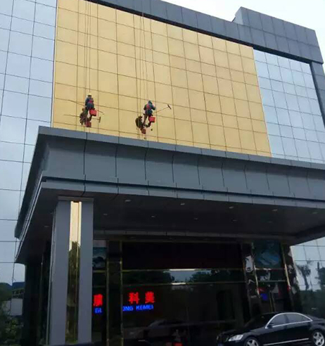 保潔員如何高空作業(yè)？教你有效的外墻清洗小技